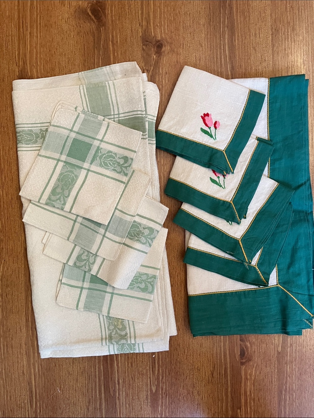 Lot of two Vintage Green & White Tablecloths & Napkins